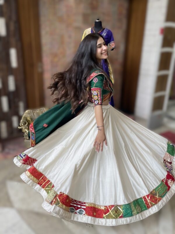 WHITE GREEN CC-5.4 Kutchi Vinatge Green White Chaniya Choli Set